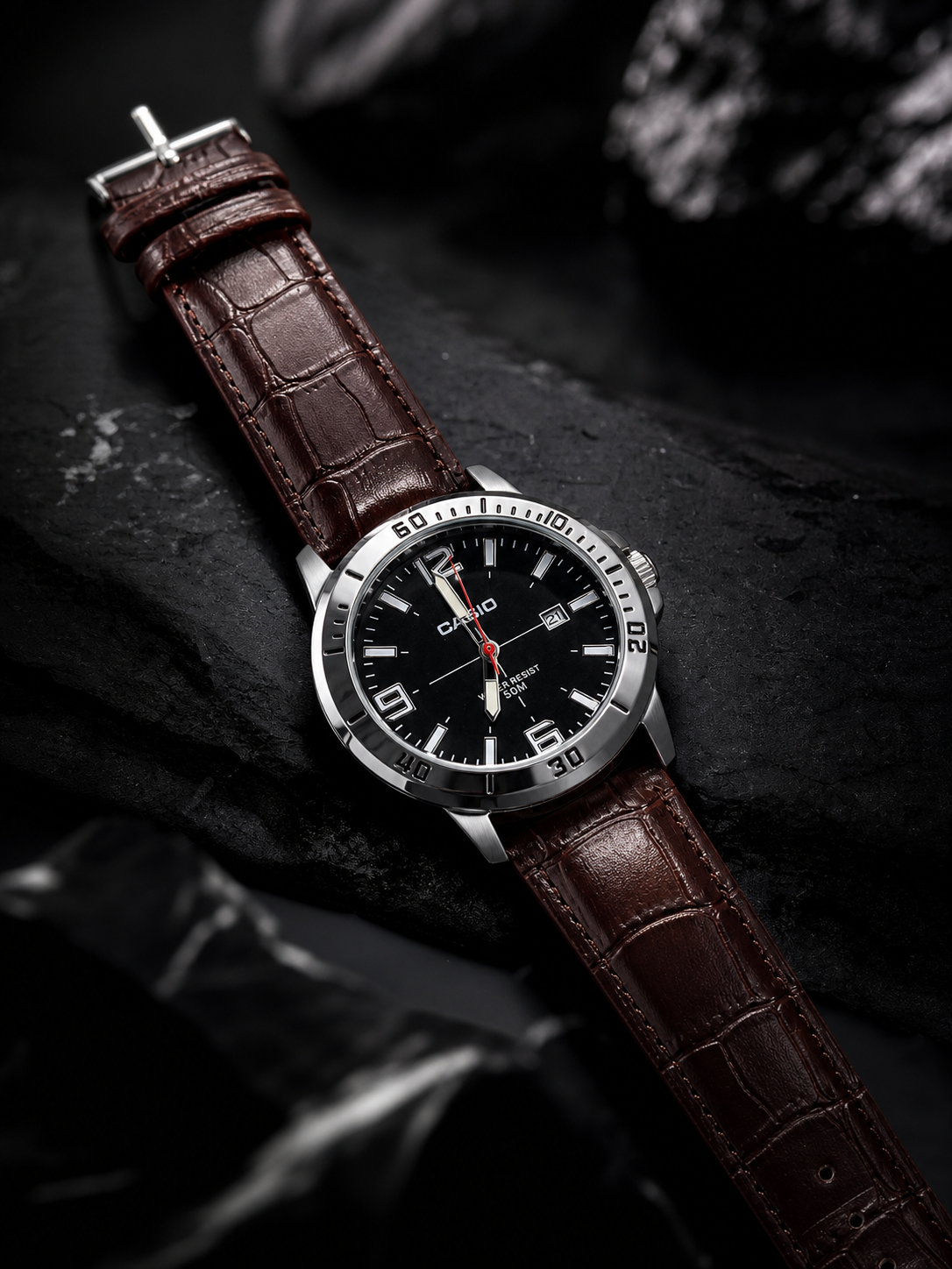 The Diver Elite — Casio MTP-VD01L | Silver shiled & Wine Leather