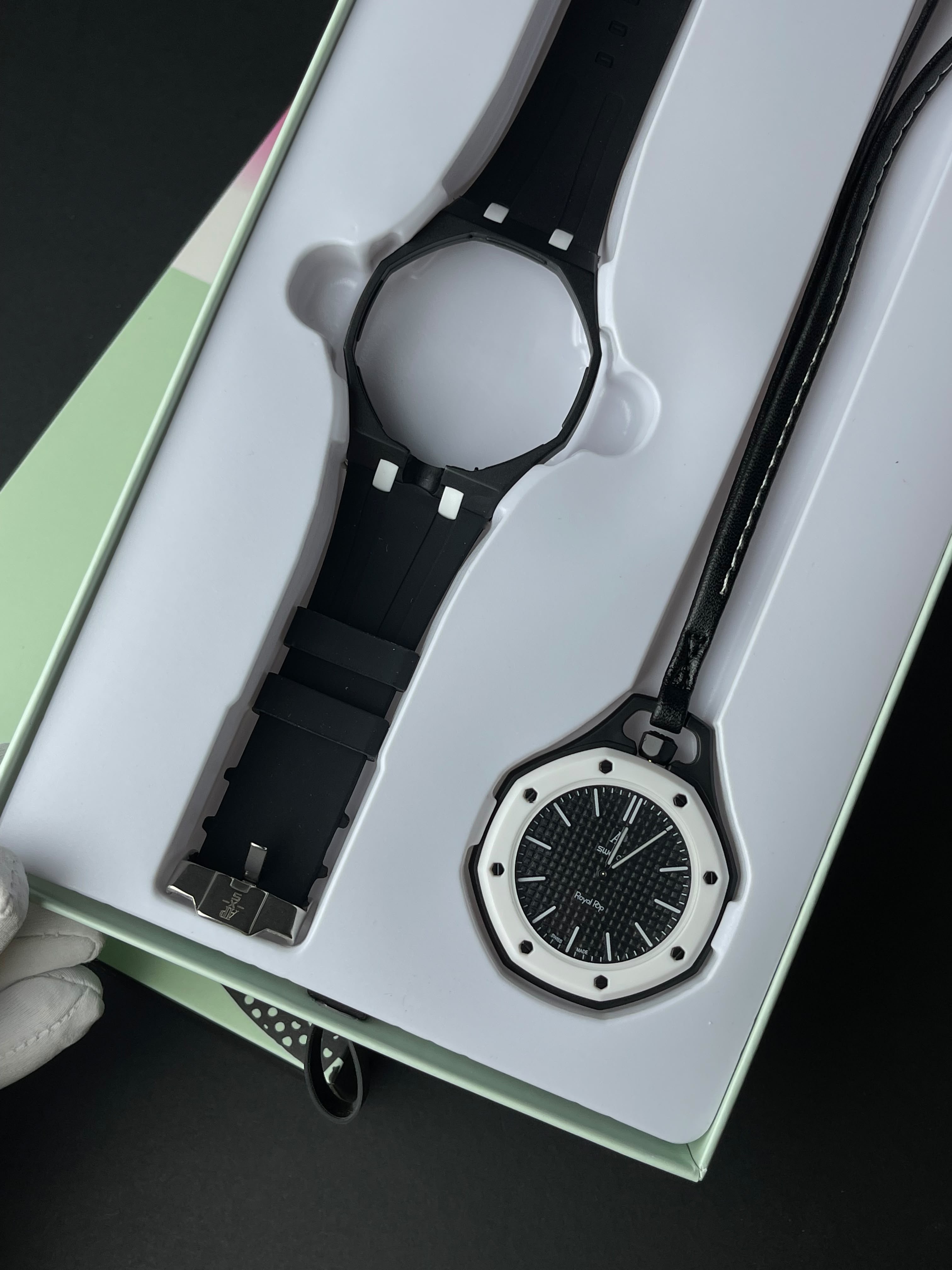 AP Royal Pop | white frame- black chain
